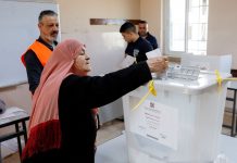 Palestinos vão às urnas em eleições municipais palestinos-vao-as-urnas-em-eleicoes-municipais