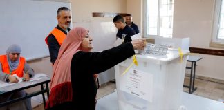 Palestinos vão às urnas em eleições municipais palestinos-vao-as-urnas-em-eleicoes-municipais