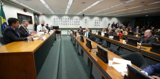 Conselho de Ética adia análise contra deputados por quebra de decoro conselho-de-etica-adia-analise-contra-deputados-por-quebra-de-decoro