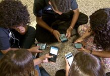 Pesquisa mostra que 82% são contra crianças de até 3 anos com celular pesquisa-mostra-que-82%-sao-contra-criancas-de-ate-3-anos-com-celular