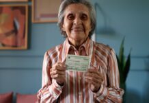 Abstenção de eleitores com mais de 70 anos cai 9,7 pontos percentuais abstencao-de-eleitores-com-mais-de-70-anos-cai-9,7-pontos-percentuais